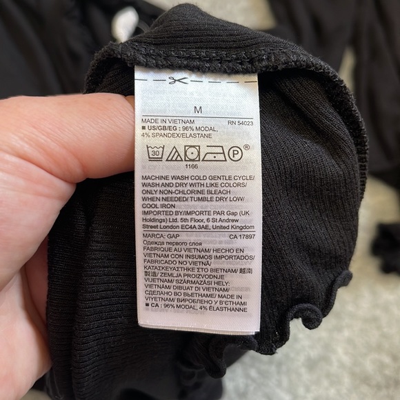 Ripped turtle neck from the gap - Picture 4 of 4